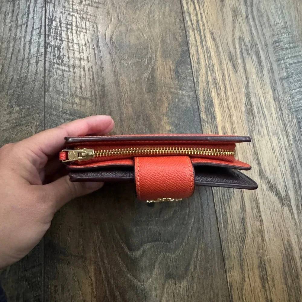 Coach 6390 Medium Orange Crossgrain Leather Bifold Corner Zip Gold Logo Wallet